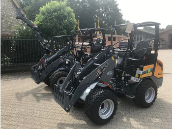 Компактный фронтальный погрузчик GIANT