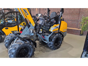 Компактный фронтальный погрузчик GIANT