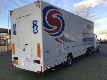 Малотоннажный седельный тягач Mercedes-Benz 413 CDI BE Mini Trekker + Workshop Trailer: фото 4 Малотоннажный седельный тягач Mercedes-Benz 413 CDI BE Mini Trekker + Workshop Trailer: фото 4