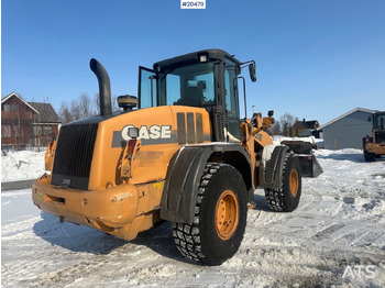 Колёсный погрузчик CASE