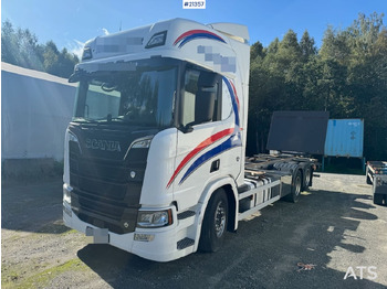 Грузовик-контейнеровоз/ Сменный кузов SCANIA R 580