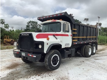 Самосвал Mack DM690S: фото 1