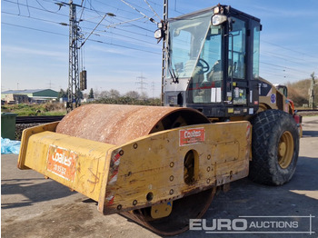 Каток CATERPILLAR CS64