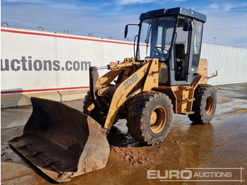 Колёсный погрузчик CASE