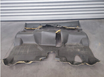 Кабина и интерьер RENAULT