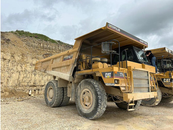 Внедорожный самосвал CATERPILLAR