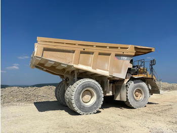 Внедорожный самосвал CATERPILLAR