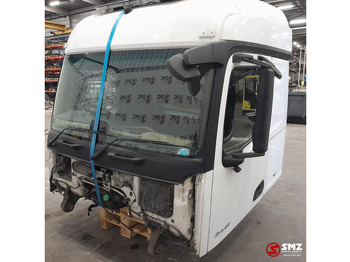 Кабина и интерьер MERCEDES-BENZ