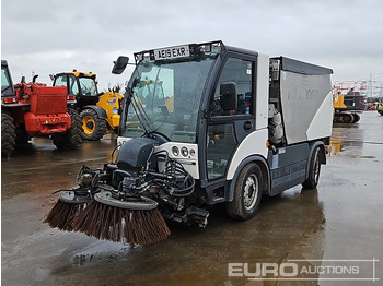 Подметально-уборочная машина HAKO