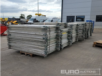 Строительное оборудование Selection of Various Size GASS Ledger Frames (6 Pallets of), Pallet of Steel Mesh Panels (4 of): фото 3