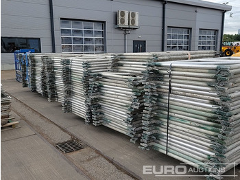Строительное оборудование Selection of Various Size GASS Ledger Frames (6 Pallets of), Pallet of Steel Mesh Panels (4 of): фото 4