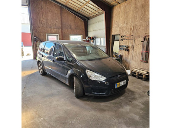 Внедорожник Ford S-Max: фото 2