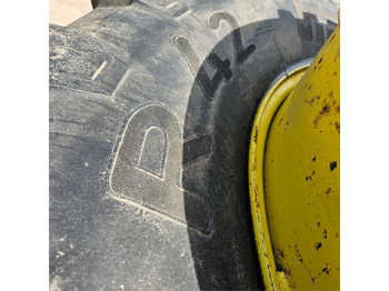 Трактор John Deere 650/65R42: фото 5