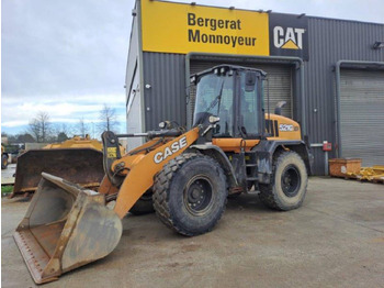 Колёсный погрузчик CASE