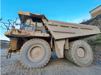 Карьерный самосвал CATERPILLAR 777
