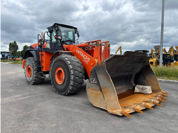 Колёсный погрузчик HITACHI