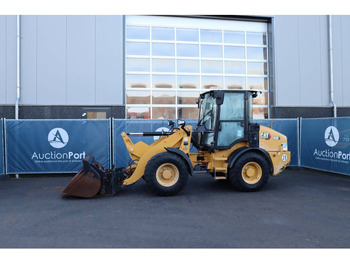 Колёсный погрузчик CATERPILLAR 908