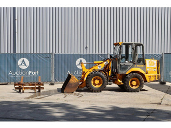 Колёсный погрузчик JCB 407