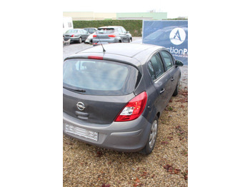 Седан Opel Corsa: фото 5