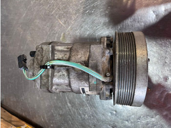 : фото в шапке страницы