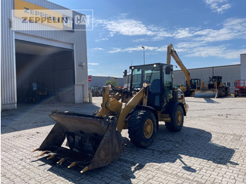 Колёсный погрузчик CATERPILLAR 906M