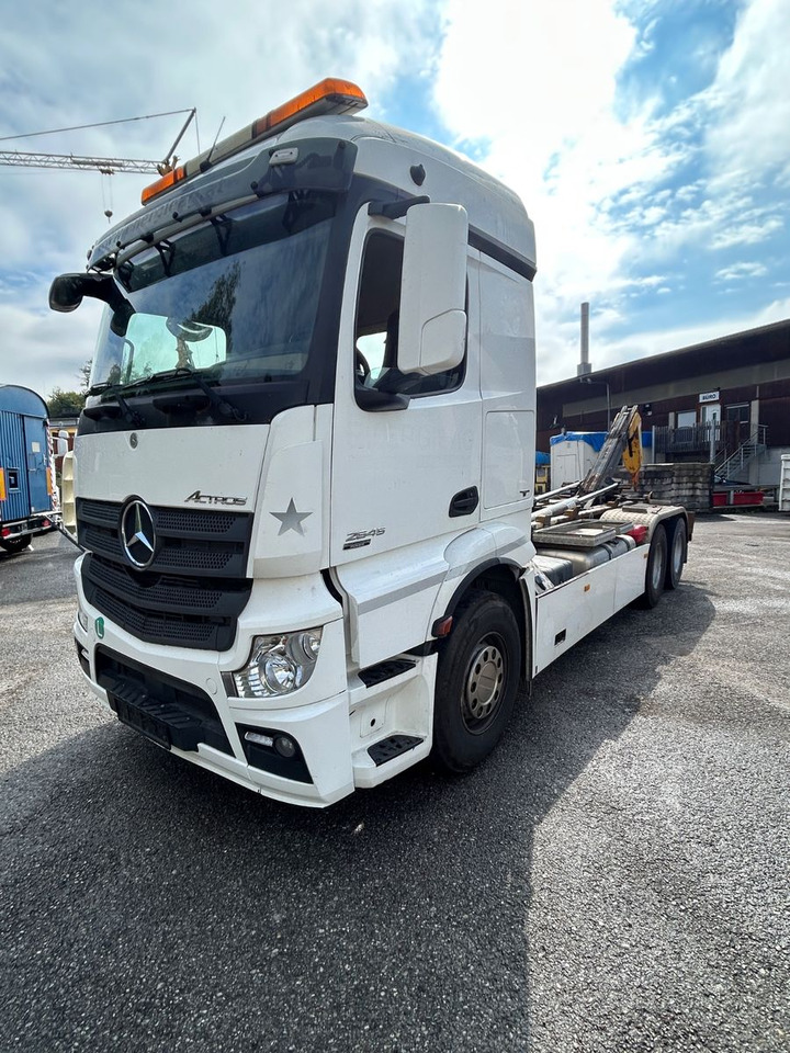 Mercedes-Benz Actros 2646 6x2 BL - Крюковой мультилифт: фото 1 Mercedes-Benz Actros 2646 6x2 BL - Крюковой мультилифт: фото 1