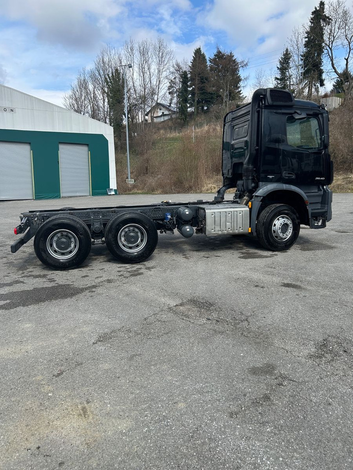 Mercedes-Benz Arocs  26.40 6x4 Kipperfahrgestell BB - Грузовик-шасси: фото 4 Mercedes-Benz Arocs  26.40 6x4 Kipperfahrgestell BB - Грузовик-шасси: фото 4