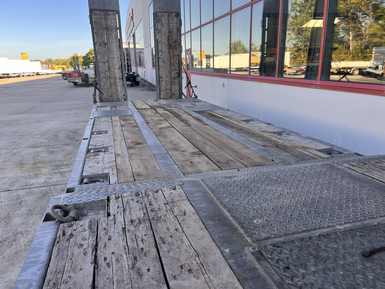 Humbaur HTD 30 3 Achs Tiefladeranhänger, verzinkt - Низкорамный прицеп: фото 4 Humbaur HTD 30 3 Achs Tiefladeranhänger, verzinkt - Низкорамный прицеп: фото 4