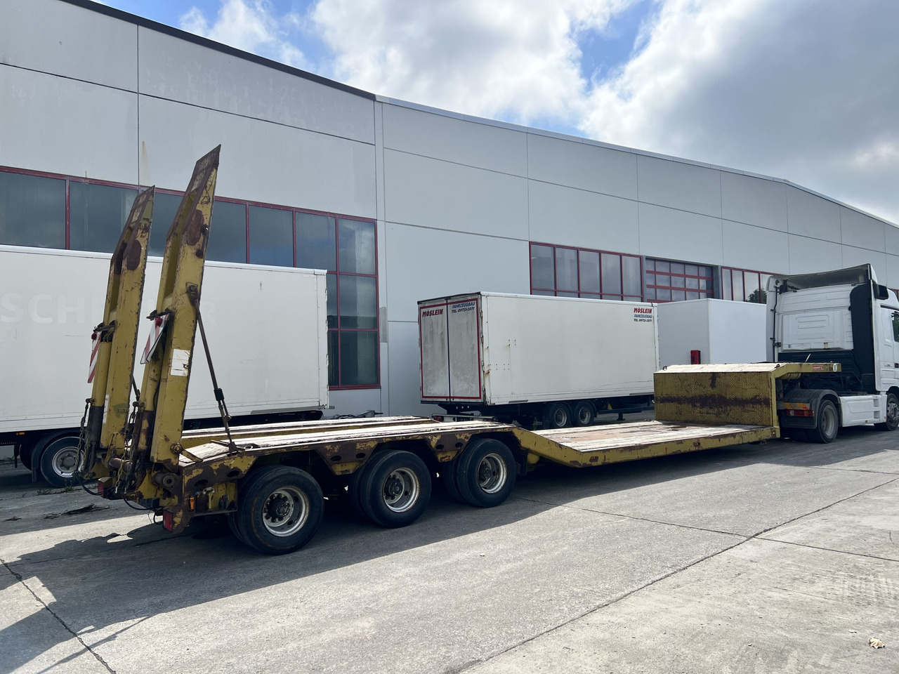 LANGENDORF SATBUE 30/38 3 Achs Tiefbett- Satteltieflader - Низкорамный полуприцеп: фото 2 LANGENDORF SATBUE 30/38 3 Achs Tiefbett- Satteltieflader - Низкорамный полуприцеп: фото 2