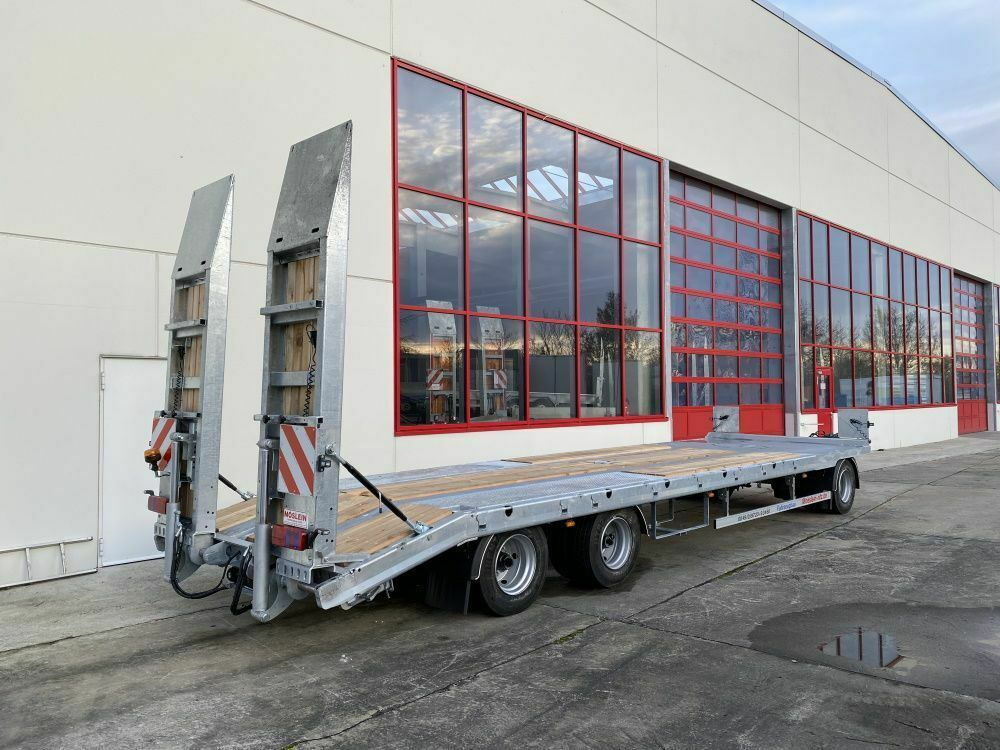 Möslein 3 Achs Tieflader mit gerader Ladefläche 8,10 m, - Низкорамный прицеп: фото 3 Möslein 3 Achs Tieflader mit gerader Ladefläche 8,10 m, - Низкорамный прицеп: фото 3