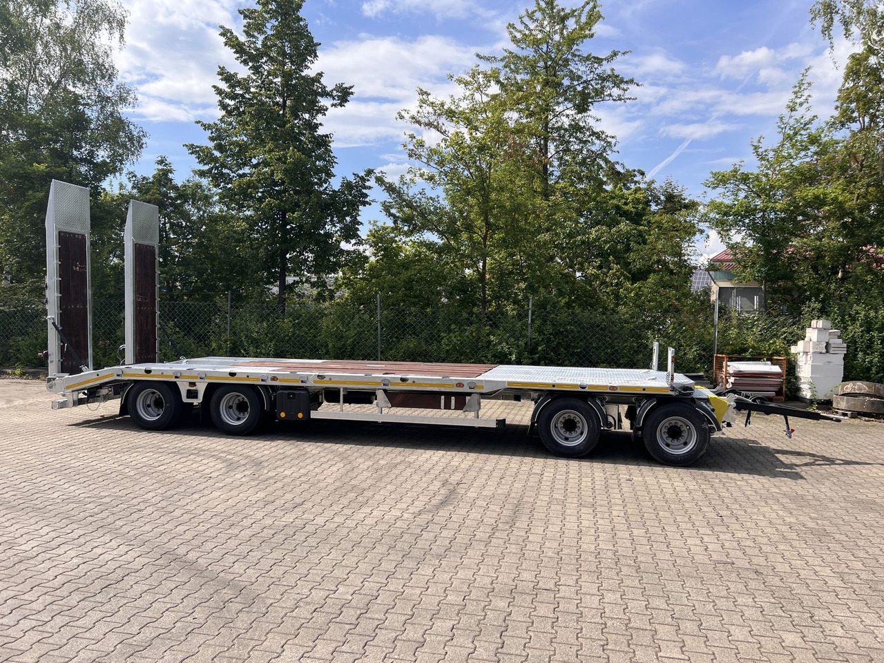Möslein T4 VB H1 gerade neuer 4 Achs Tieflader gerade hydraulischen Rampen - Низкорамный прицеп: фото 1 Möslein T4 VB H1 gerade neuer 4 Achs Tieflader gerade hydraulischen Rampen - Низкорамный прицеп: фото 1