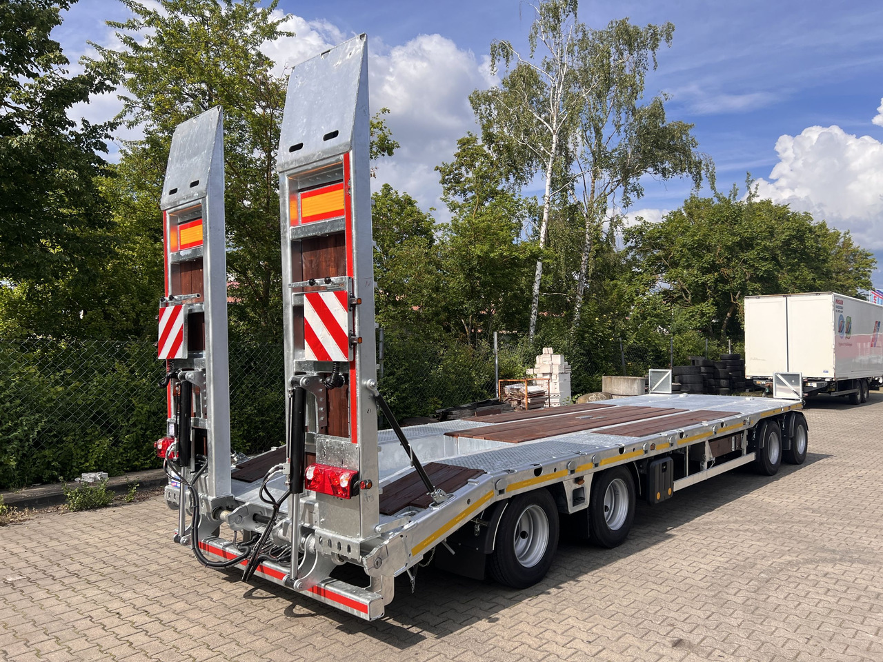 Möslein T4 VB H1 gerade neuer 4 Achs Tieflader gerade hydraulischen Rampen - Низкорамный прицеп: фото 5 Möslein T4 VB H1 gerade neuer 4 Achs Tieflader gerade hydraulischen Rampen - Низкорамный прицеп: фото 5