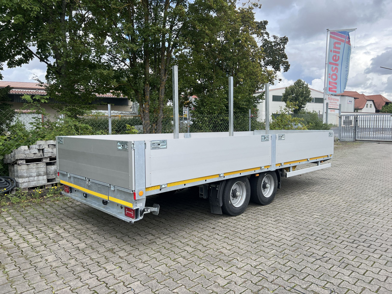 Möslein THT 11- G 6,2 Tandem Pritsche- Tieflader mit Rungentaschen - Прицеп бортовой/ Платформа: фото 3 Möslein THT 11- G 6,2 Tandem Pritsche- Tieflader mit Rungentaschen - Прицеп бортовой/ Платформа: фото 3
