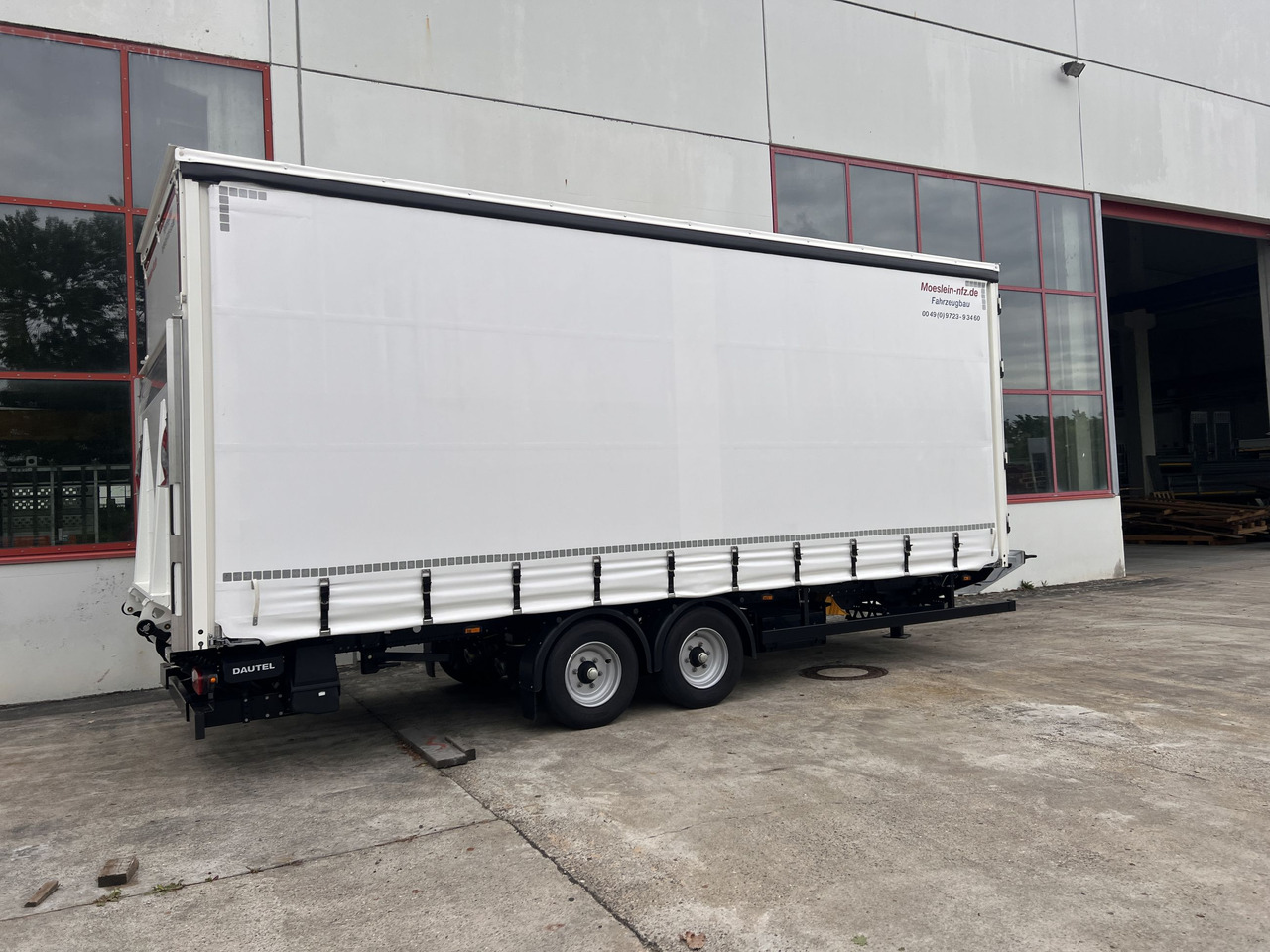 Тентованный прицеп Möslein TPS 105 D-L Planenanhänger, Ladebordwand + Durchladbar neuwertig: фото 6 Тентованный прицеп Möslein TPS 105 D-L Planenanhänger, Ladebordwand + Durchladbar neuwertig: фото 6