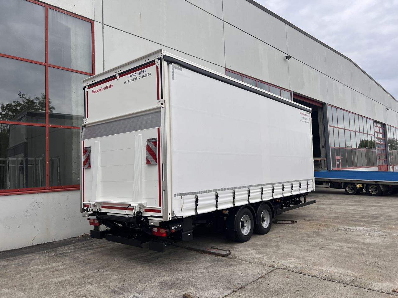 Möslein TPS 105 D-L Planenanhänger, Ladebordwand + Durchladbar neuwertig - Тентованный прицеп: фото 2 Möslein TPS 105 D-L Planenanhänger, Ladebordwand + Durchladbar neuwertig - Тентованный прицеп: фото 2