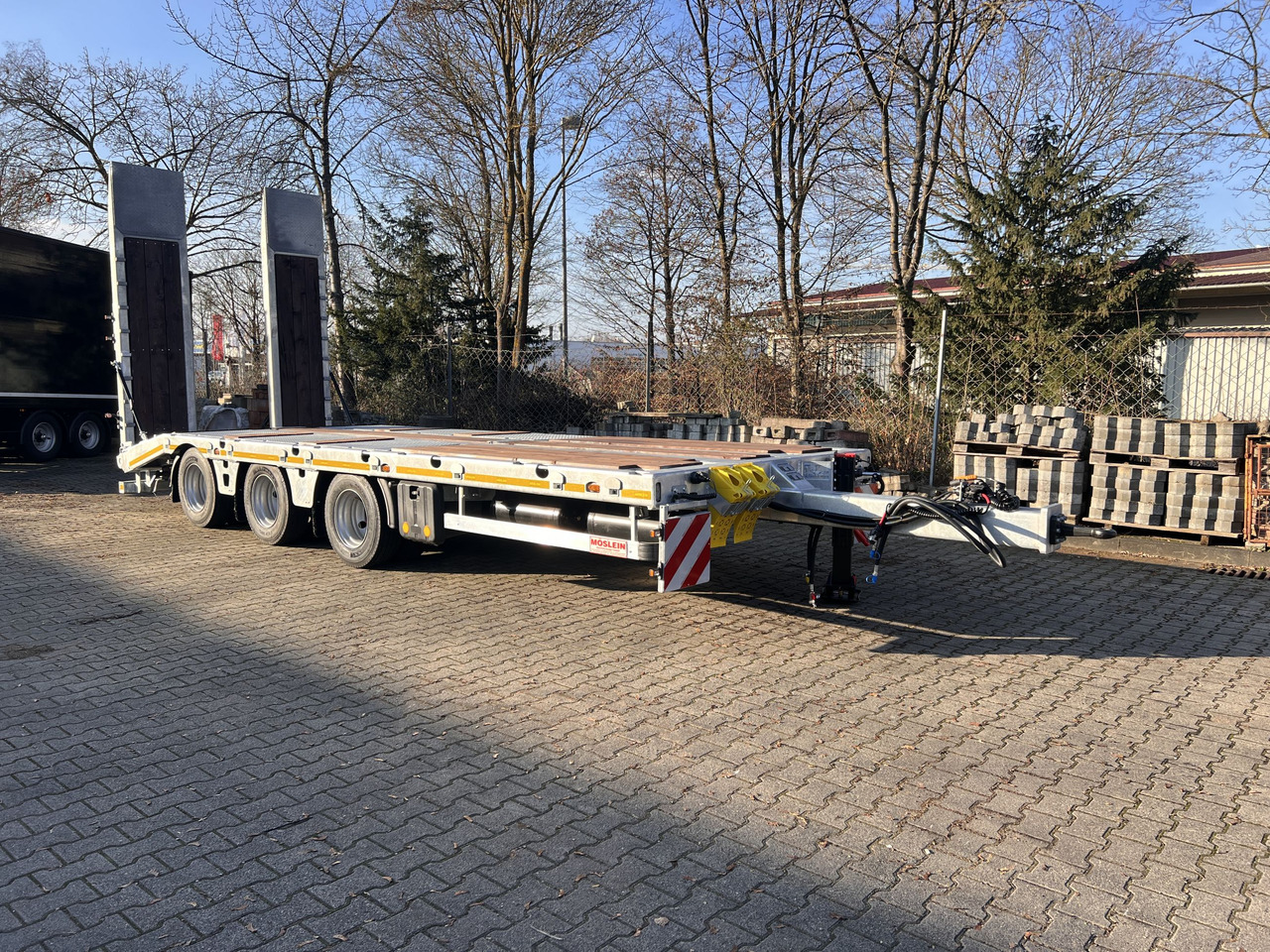 Möslein TT 32 Zugrohr gerade 34 t GG Tridem- Tieflader 3 Achs, gelenktNeufahrzeug - Низкорамный прицеп: фото 3 Möslein TT 32 Zugrohr gerade 34 t GG Tridem- Tieflader 3 Achs, gelenktNeufahrzeug - Низкорамный прицеп: фото 3