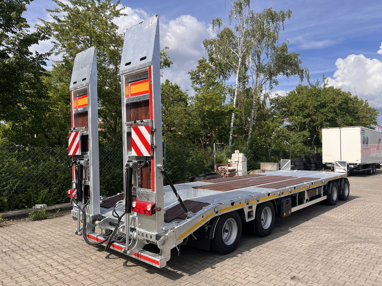 Möslein neuer 4 Achs Tieflader gerade hydraulischen Ram - Низкорамный прицеп: фото 3 Möslein neuer 4 Achs Tieflader gerade hydraulischen Ram - Низкорамный прицеп: фото 3
