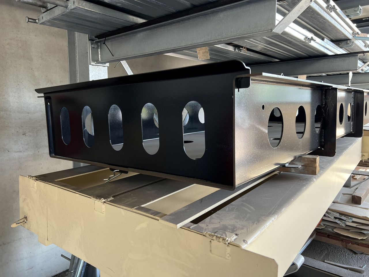 Müller Mitteltal Staufach für Alu- Rampen - Низкорамный полуприцеп: фото 3 Müller Mitteltal Staufach für Alu- Rampen - Низкорамный полуприцеп: фото 3