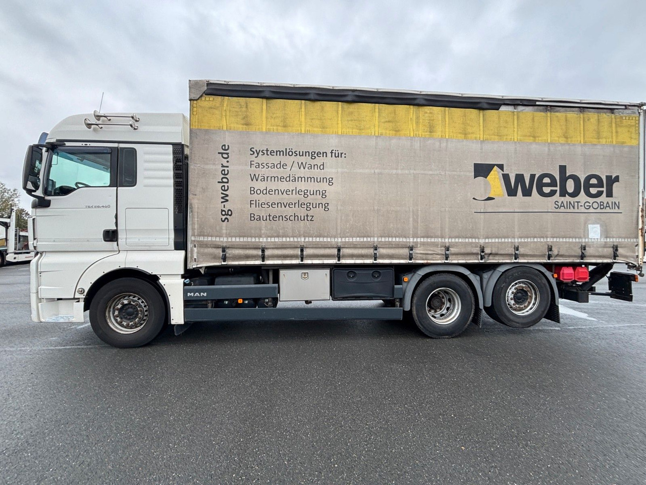 MAN TGX 26.480 mit Ladebordwand - Тентованный грузовик: фото 3 MAN TGX 26.480 mit Ladebordwand - Тентованный грузовик: фото 3