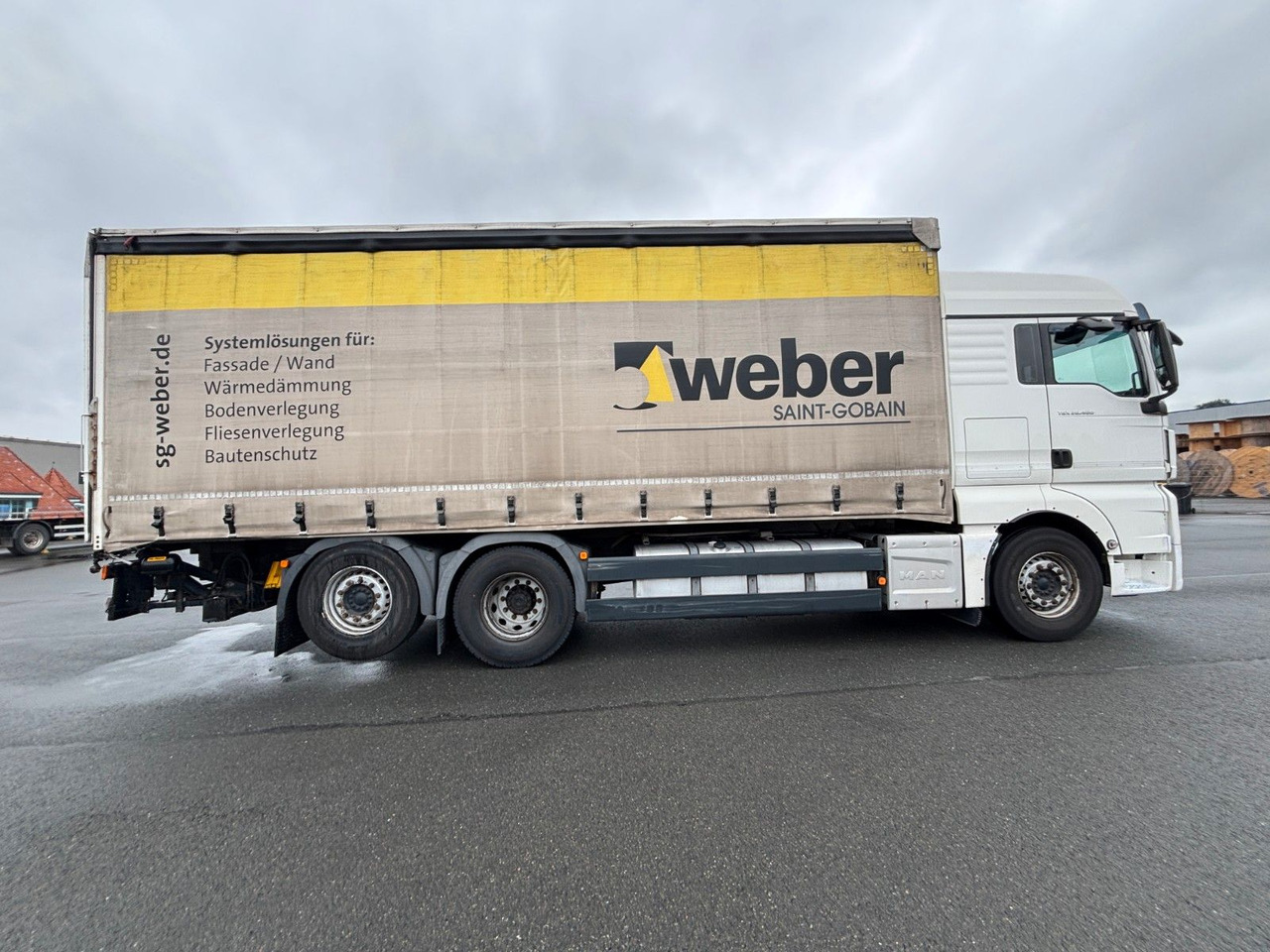 MAN TGX 26.480 mit Ladebordwand - Тентованный грузовик: фото 2 MAN TGX 26.480 mit Ladebordwand - Тентованный грузовик: фото 2