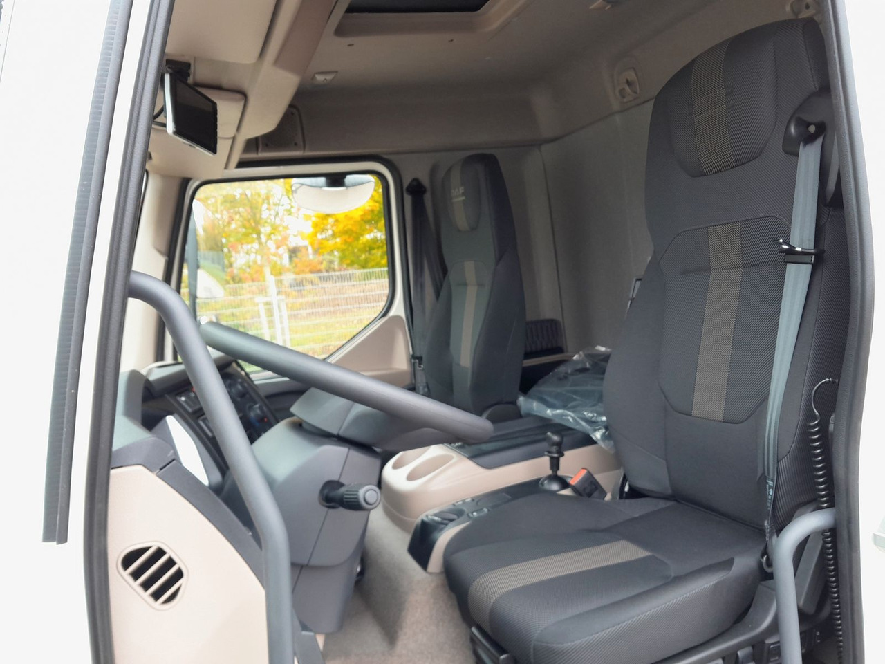 Грузовик с закрытым кузовом DAF FA XB 230 12t: фото 18 Грузовик с закрытым кузовом DAF FA XB 230 12t: фото 18