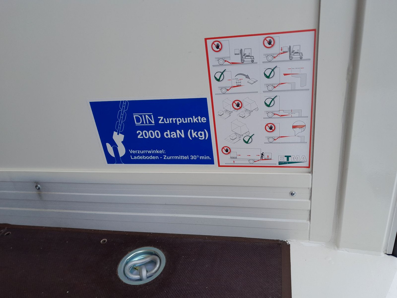 Грузовик с закрытым кузовом DAF FA XB 230 12t: фото 11 Грузовик с закрытым кузовом DAF FA XB 230 12t: фото 11