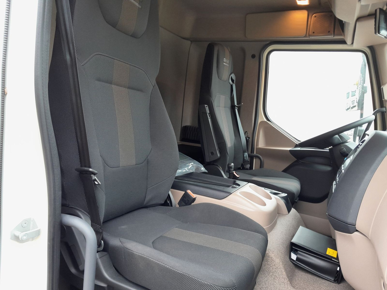 Грузовик с закрытым кузовом DAF FA XB 230 12t: фото 20 Грузовик с закрытым кузовом DAF FA XB 230 12t: фото 20