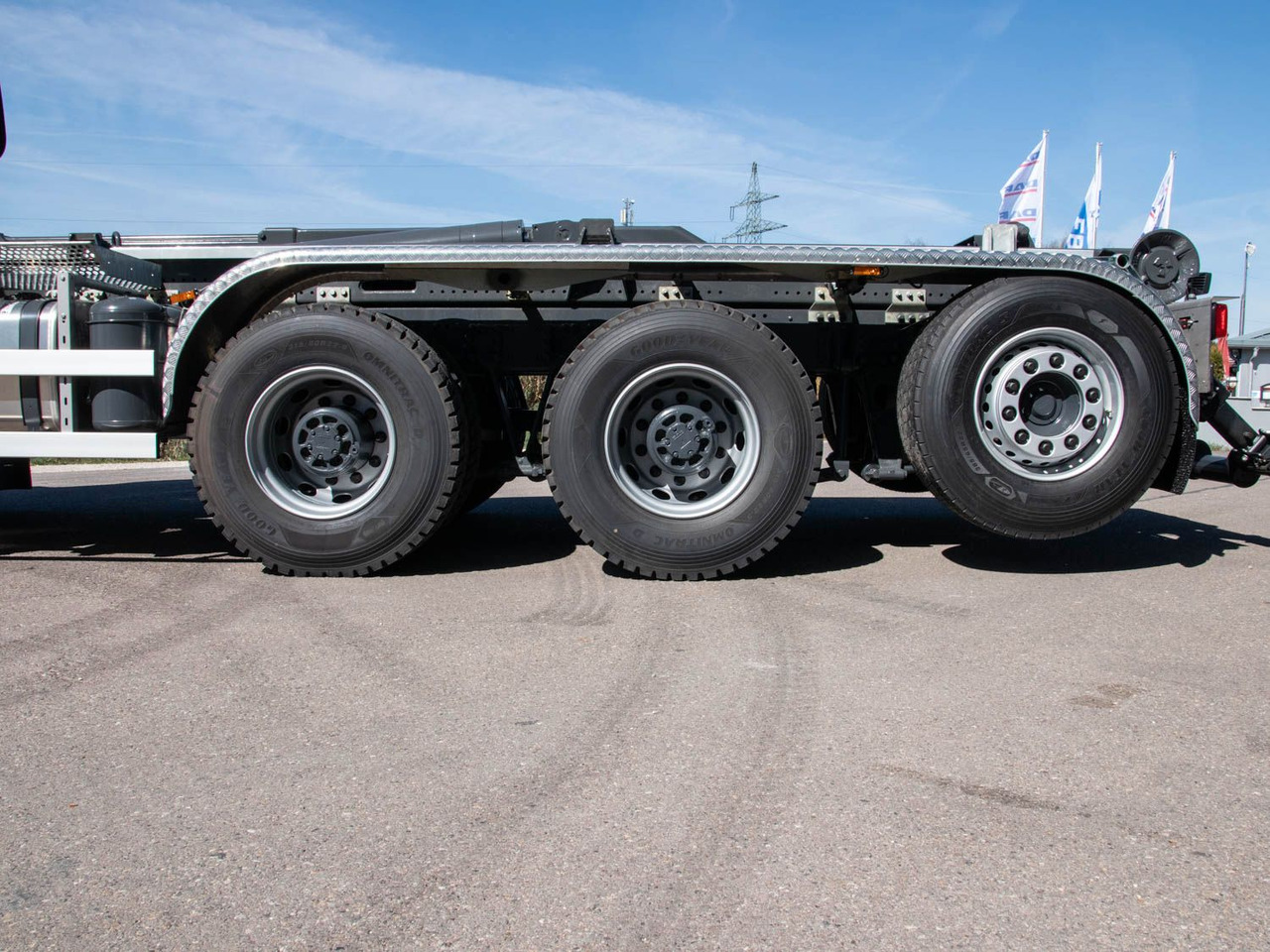 DAF XF 530 FAW mit VDL Abrollkipper DAF XF 530 FAW mit VDL Abrollkipper - Крюковой мультилифт: фото 5 DAF XF 530 FAW mit VDL Abrollkipper DAF XF 530 FAW mit VDL Abrollkipper - Крюковой мультилифт: фото 5