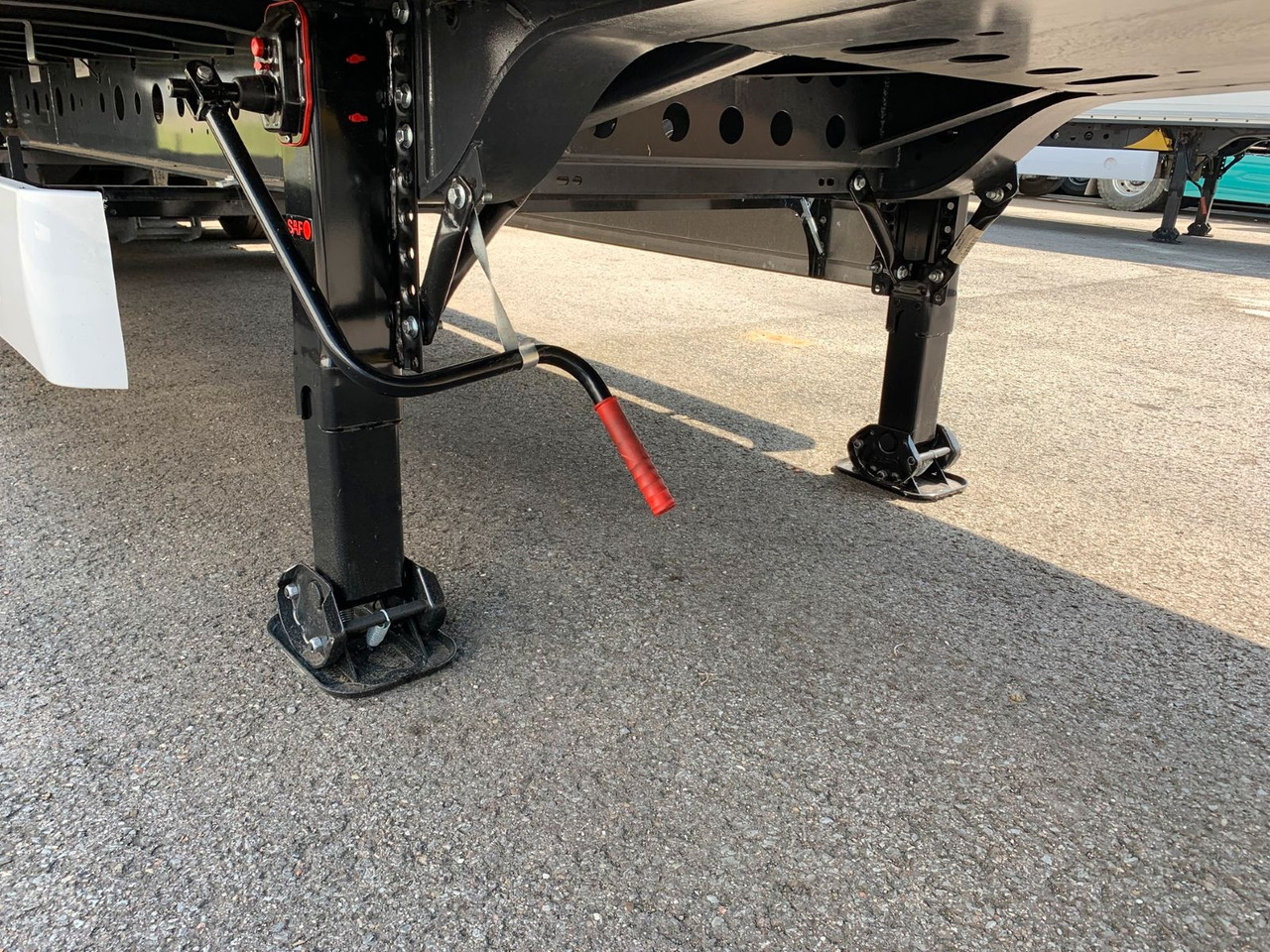 Wielton Curtain Master MEGA - Тентованный прицеп: фото 4 Wielton Curtain Master MEGA - Тентованный прицеп: фото 4