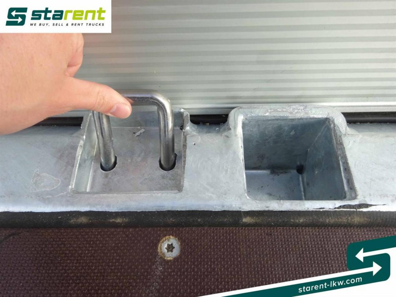 Новый Полуприцеп бортовой/ Платформа Schmitz Baustofftrailer Liftachse Rungen 80cm Bordwände: фото 15