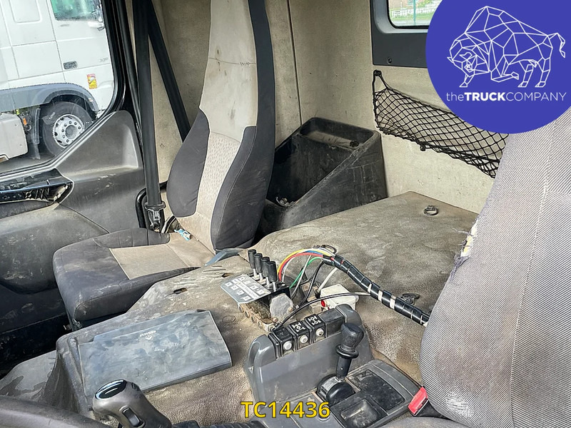 Renault Kerax 370 - Грузовик-контейнеровоз/ Сменный кузов: фото 3 Renault Kerax 370 - Грузовик-контейнеровоз/ Сменный кузов: фото 3