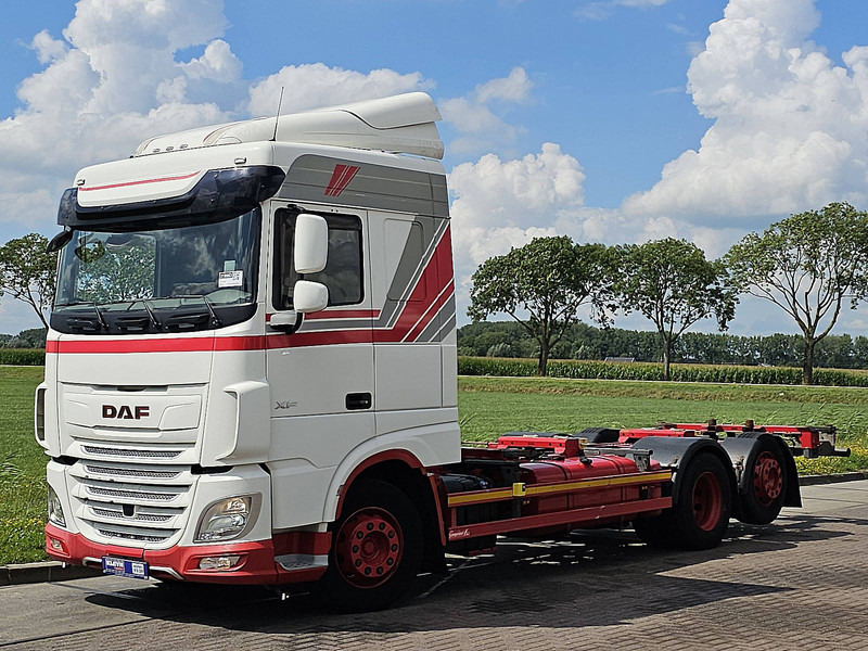 DAF XF 480 6x2*4 - Грузовик-контейнеровоз/ Сменный кузов: фото 2 DAF XF 480 6x2*4 - Грузовик-контейнеровоз/ Сменный кузов: фото 2