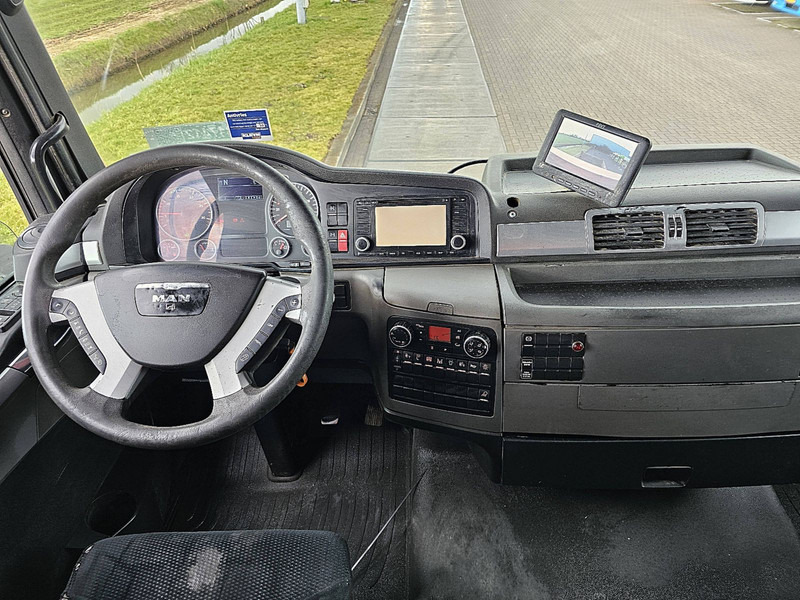 Фото интерьера 1: MAN 33.540 TGX 6X4 TIPPER TRACTOR лизинг MAN 33.540 TGX 6X4 TIPPER TRACTOR