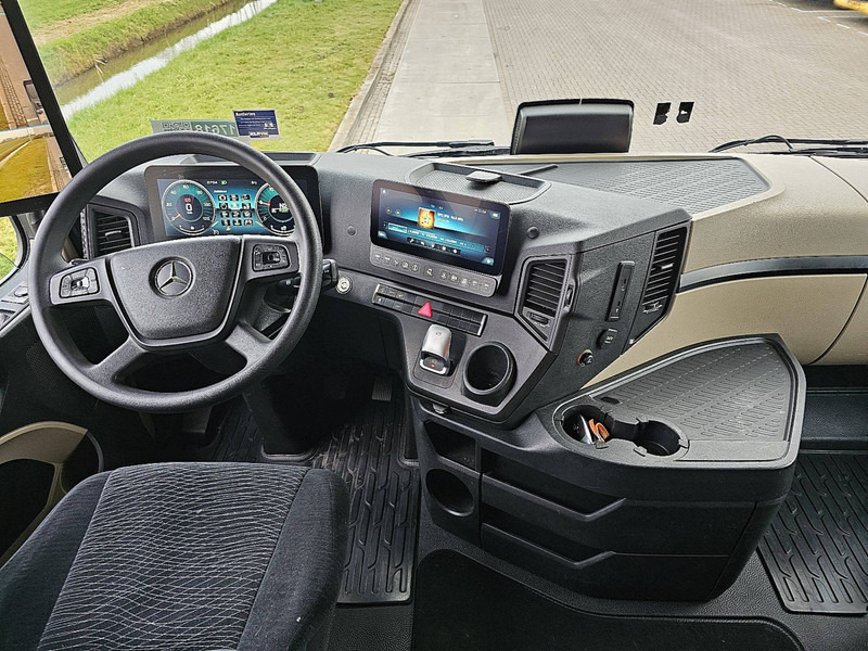 Фото интерьера 1: Тягач Mercedes-Benz ACTROS 1845 LS MP5 MIRROR CAMS